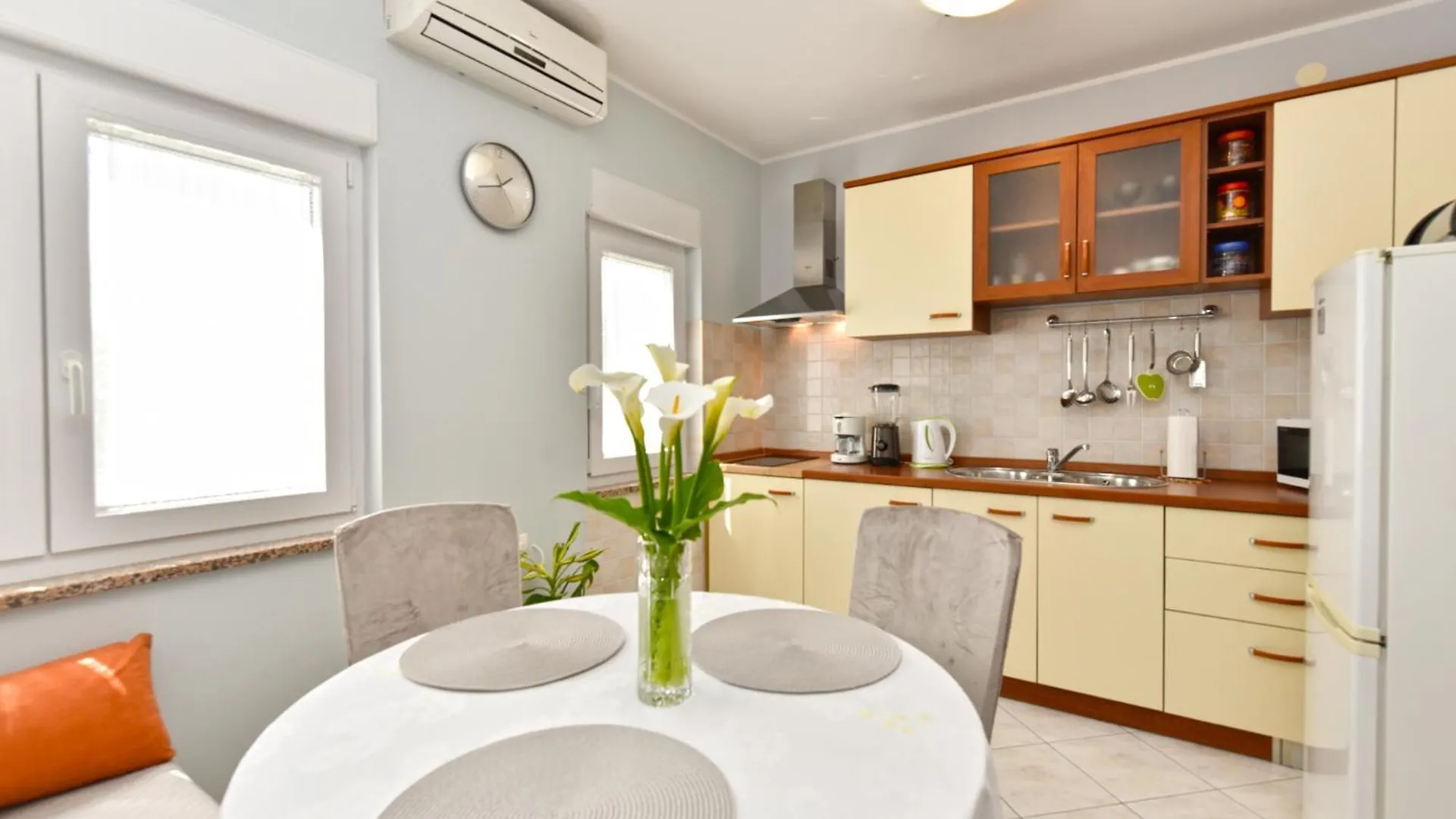 Apartments Nevina 1230 Pula
