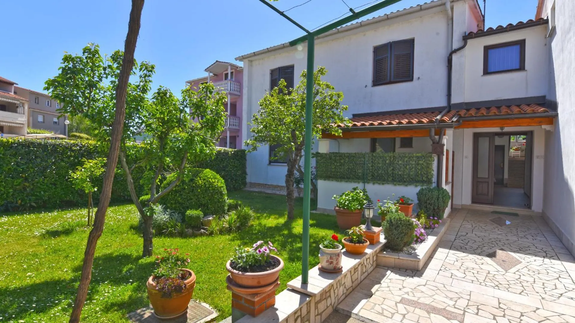 Apartments Nevina 1230 Pula