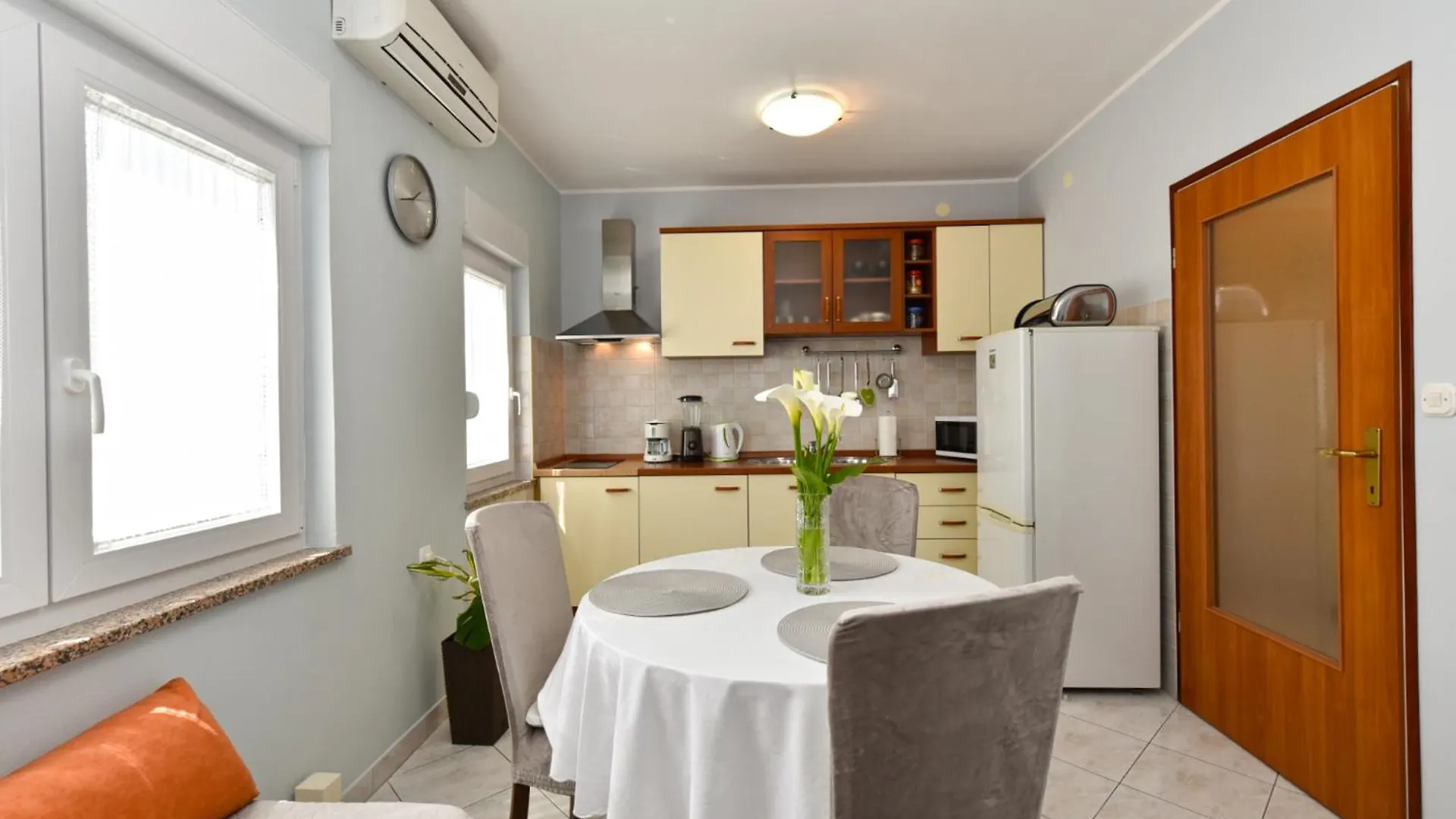 Apartments Nevina 1230 Pula
